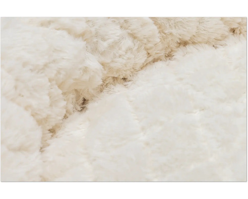 Gros plan sur un couvre-lit moelleux