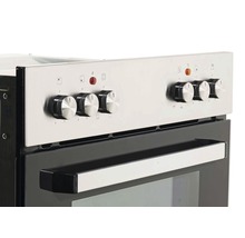 Detailansicht eines Elektroherds mit Drehknöpfen zur Temperaturregelung und Funktionsauswahl