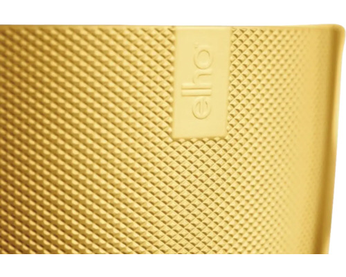 Gros plan d''un pot de fleurs avec le logo Elho et un motif géométrique