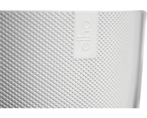 Detailaufnahme eines Pflanzgefäßes mit Elho Logo und Rautenmuster