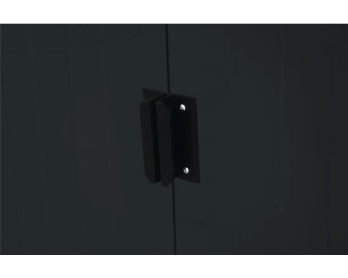 Detailansicht eines abschließbaren Schranks mit Türriegel