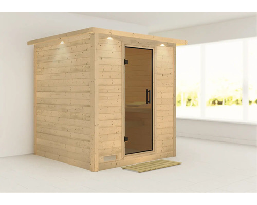 Holzsauna mit Glastür und Holzmatte