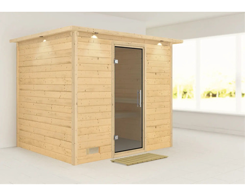 Sauna aus Holz mit Glastür und Beleuchtung.
