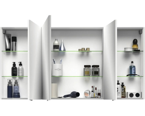 Armoire de toilette à trois portes avec étagères en verre, remplie d''articles de toilette