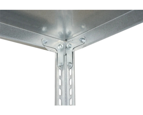 Detailansicht eines Metallregals mit Schraubverbindungen.