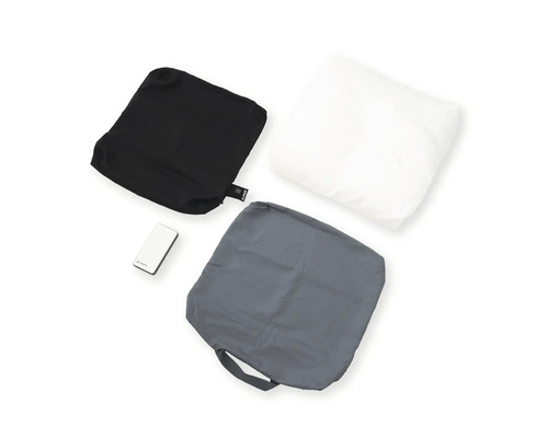 Trois coussins de remplissage en noir, blanc et gris avec pompe