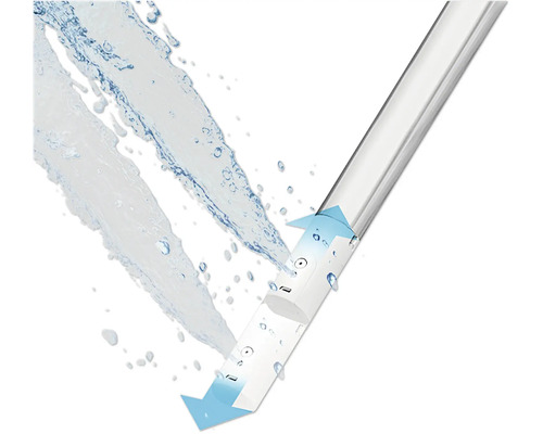 L''eau s''écoule dans un tube droit et transparent.