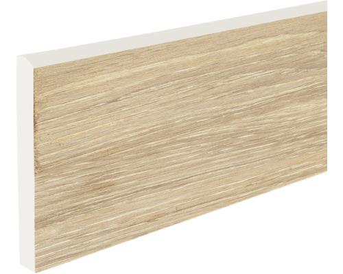 Sockelleiste aus Holz mit Dekor