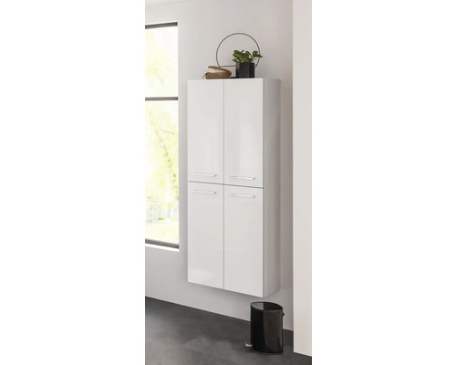 Armoire de salle de bain suspendue avec quatre portes et poignées dans une salle de bain moderne
