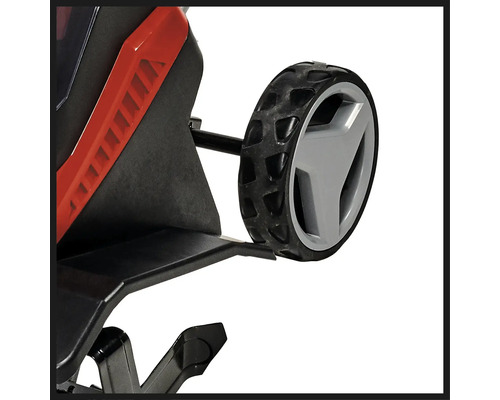 Detailansicht eines Rasenmähers mit Rad