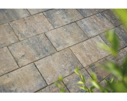 Rechteckige Pflastersteine aus Stein für den Aussenbereich