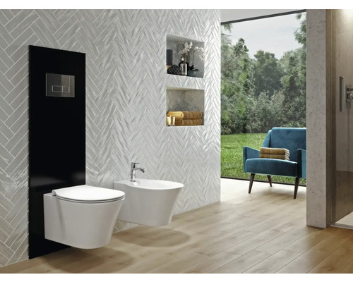 Modernes Badezimmer mit wandhängendem WC, Bidet, schwarzen Elementen und Blick ins Grüne