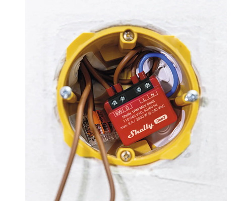 Shelly 1PM Mini Gen3 dans une boîte de dérivation avec des câbles