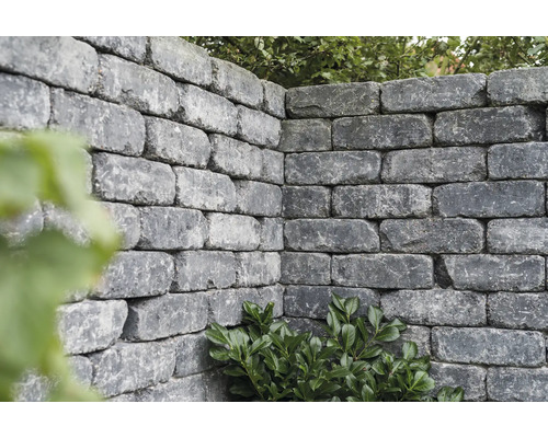 Mur de jardin en pierre grise maçonné