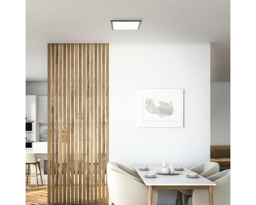 Design d''intérieur moderne avec plafonnier, table à manger et séparateur de pièce