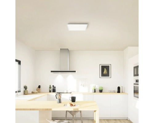 Cuisine claire avec plafonnier