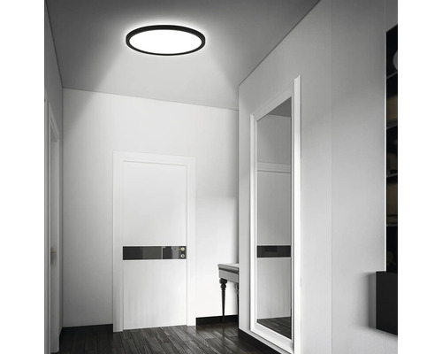 Szene eines hellen Flurs mit einer runden Deckenleuchte