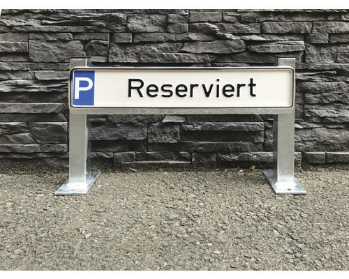 Parkplatzschild reserviert mit Stahlrahmen
