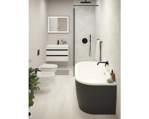 Modernes Badezimmer mit Badewanne, Dusche, Waschbecken, Toilette und Bidet