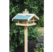 Nichoir en bois avec support dans le jardin