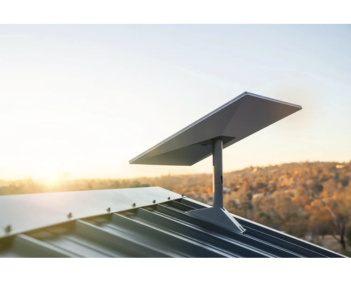 Antenne Internet satellite montée sur un toit