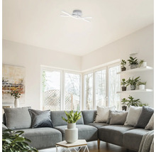 Wohnzimmer mit grauer Eckcouch und moderner Deckenleuchte
