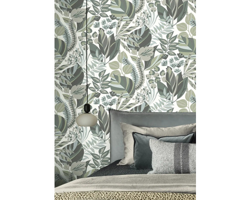 Schlafzimmer mit botanischer Tapete in Grautönen