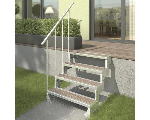 Escalier extérieur avec quatre marches et rampe en métal