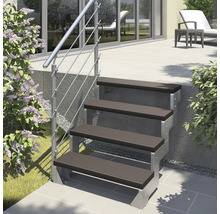Treppe mit vier Stufen und Edelstahlgeländer im Aussenbereich