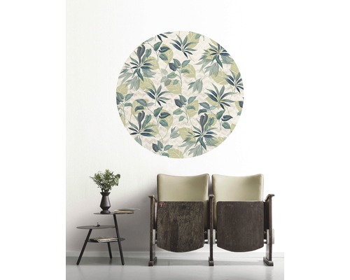 Autocollant mural à motif botanique au-dessus de deux sièges de cinéma