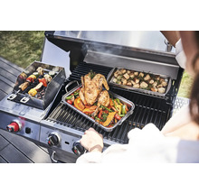 Grill avec poulet préparé, légumes et pommes de terre