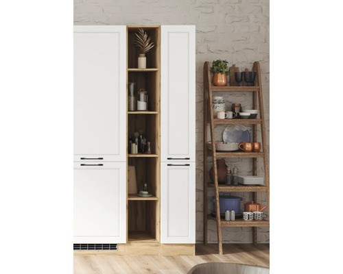 Scène de cuisine avec armoire haute et étagère