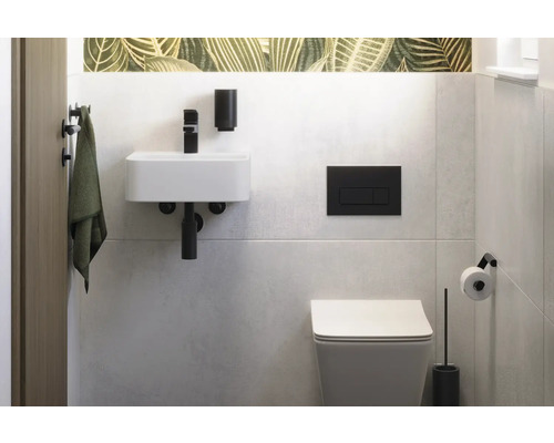Salle de bain moderne avec lavabo, toilettes et accessoires