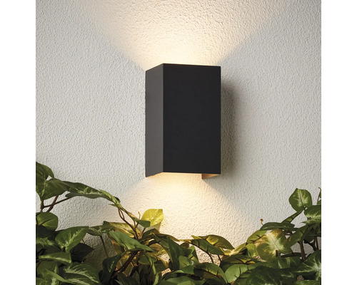 Schwarze Außenwandleuchte aus Metall mit Lichteffekt