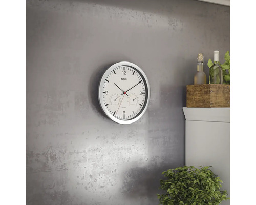 Analoge Wanduhr mit Thermometer und Hygrometer von Mebus an grauer Wand