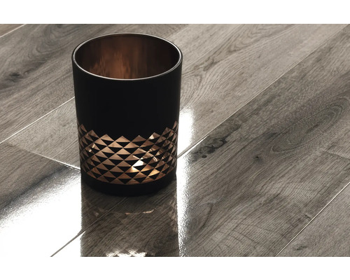 Kerzenhalter aus Glas mit geometrischem Muster