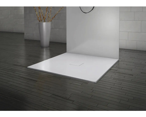 Receveur de douche carré avec design plat et écoulement