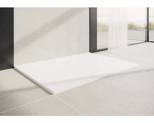 Receveur de douche à l''italienne dans une salle de bain moderne