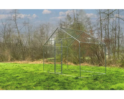 Enclos extérieur pour poules en métal dans le jardin