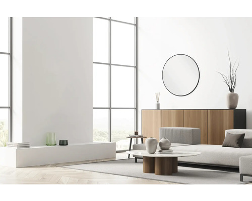 Salon avec canapé, table, commode et décoration