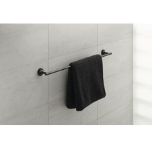 Porte-serviettes avec serviette sur un mur