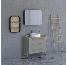Salle de bains avec meuble sous-lavabo, armoire de toilette, étagère et échelle à serviettes