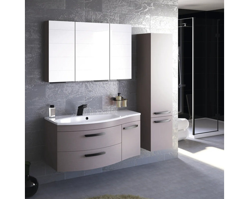 Badezimmer mit Waschtischunterschrank, Spiegelschrank und Hochschrank