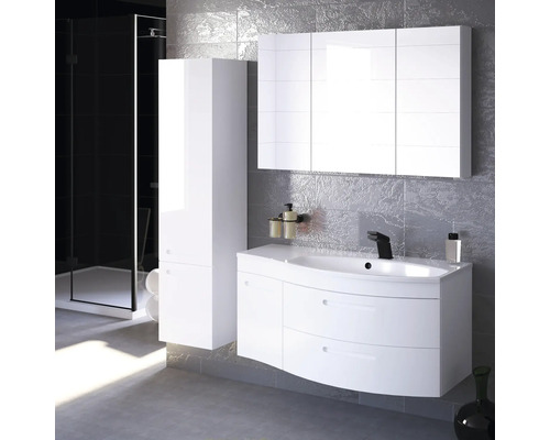 Salle de bains moderne avec meuble-lavabo, armoire de toilette et armoire haute blancs.