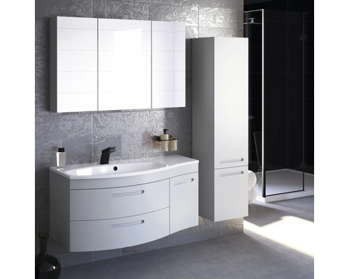 Salle de bain moderne avec meuble-lavabo, armoire de toilette et armoire haute pour une ambiance élégante