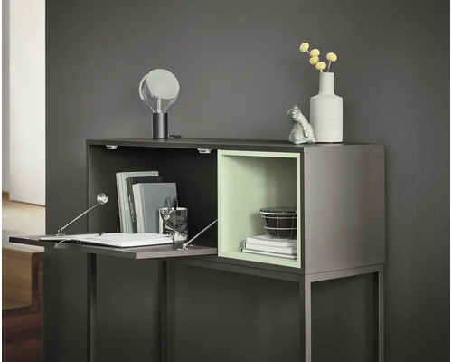 Laque Alpina Feine Farben Silence du volcan anthracite mystique 750 ml Secrétaire de bureau avec compartiments de rangement, lampe de table, décoration et surface d''écriture ouverte