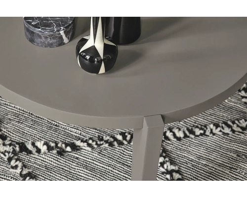 Laque Alpina Feine Farben Force des montagnes gris intemporel 750 ml Vue détaillée d''une table ronde grise avec des objets de décoration