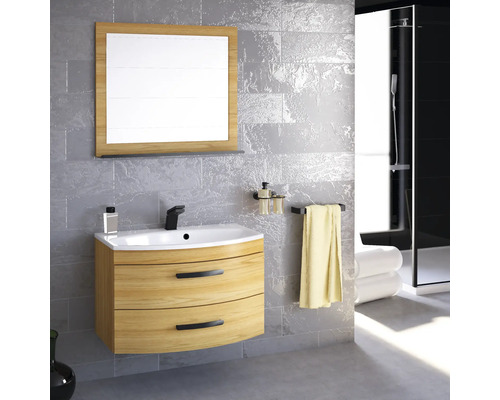 Salle de bain avec meuble-lavabo, miroir et douche