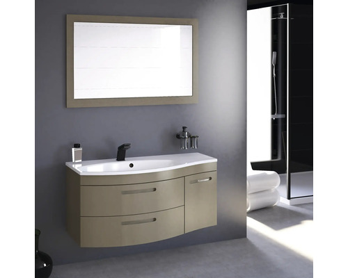 Salle de bain avec meuble sous-lavabo, miroir et douche