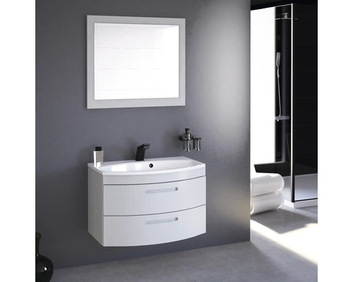 Salle de bain moderne avec meuble sous-vasque, miroir et douche